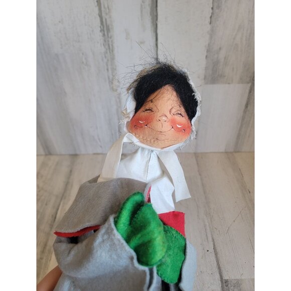 Large Annalee caroler woman Pilgrim Xmas home decor smile - Picture 6 of 14